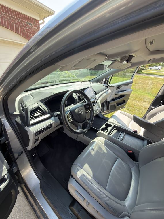 Honda Odyssey, front cabin after detailing by Aero Detailing, South Lyon MI
