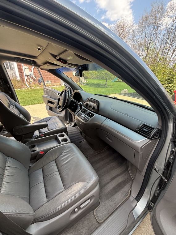 Honda Odyssey, front cabin after detailing by Aero Detailing, South Lyon MI